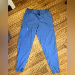 Adar Pro Modern Athletic Scrub Set